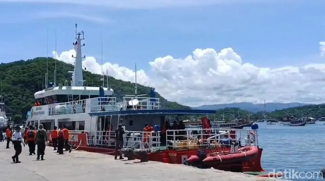 Foto: Tim Sar Gabungan Tiba Di Pelabuhan Marina Labuan Bajo, Manggarai Barat, Ntt, Jumat (9/1/2026) Siang. (ambrosius Ardin/detikbali)