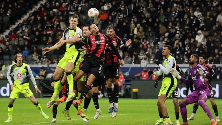 Drama 6 Gol di Deutsche Bank Park: Eintracht Frankfurt dan Dortmund Berbagi Angka 3-3