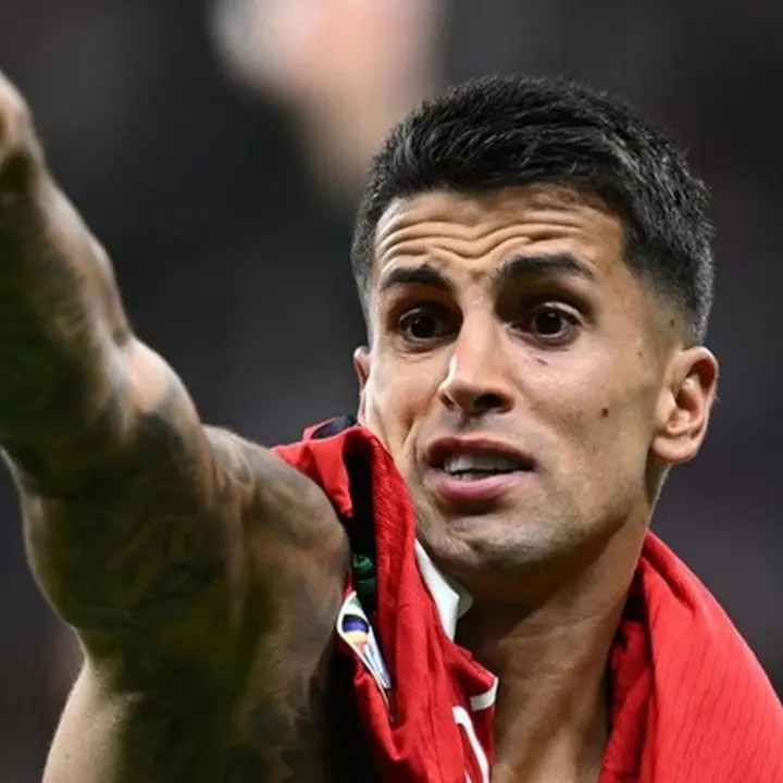Joao Cancelo Rela Potong Gaji Demi Kembali Perkuat Barcelona