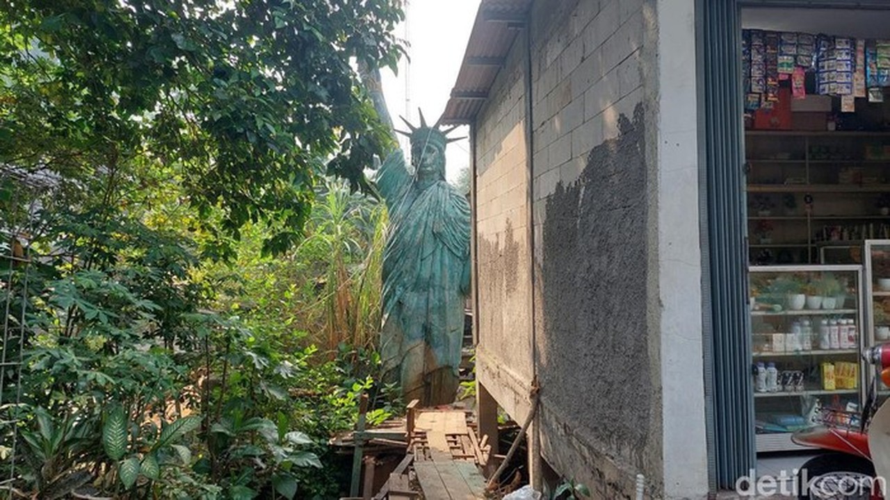 Terungkap! Alasan Patung Liberty di Pondok Cabe Tersembunyi di Balik Toko Kelontong Terungkap! Alasan Patung Liberty di Pondok Cabe Tersembunyi di Balik Toko Kelontong