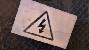 Pria Pekalongan Tewas Tersengat Listrik Saat Buang Air Kecil di Pinggir Jalan