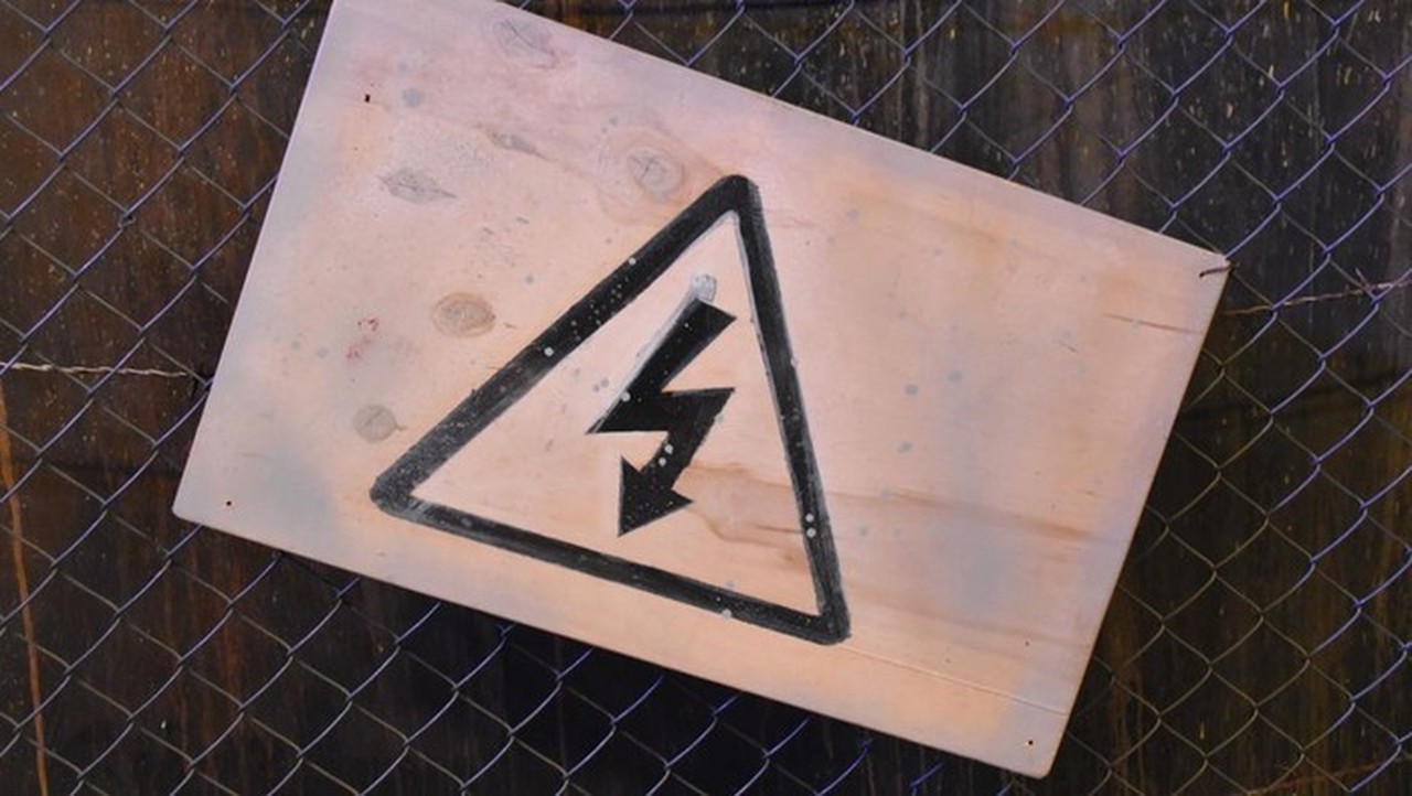 Pria Pekalongan Tewas Tersengat Listrik Saat Buang Air Kecil di Pinggir Jalan