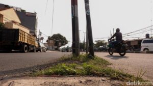 Anwar Pukul Tiang Listrik di Cikoko, Misi Mulia Bangunkan Pedagang Agar Tak Kesiangan