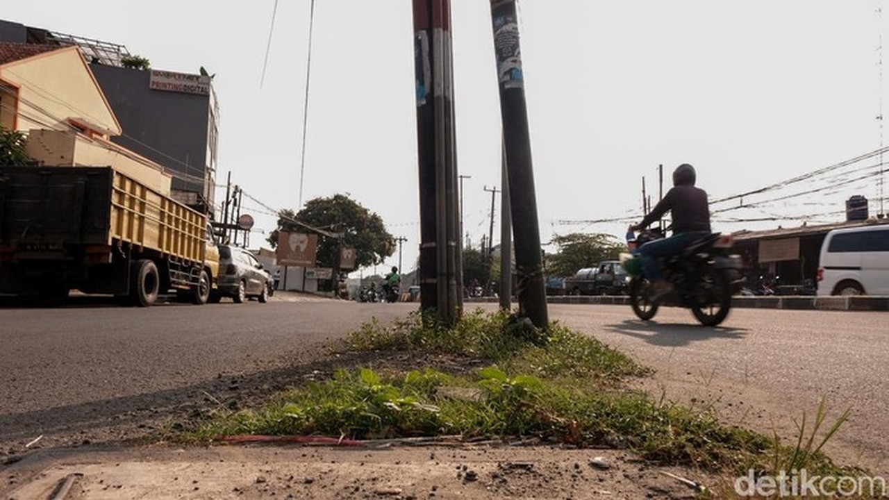 Anwar Pukul Tiang Listrik di Cikoko, Misi Mulia Bangunkan Pedagang Agar Tak Kesiangan
