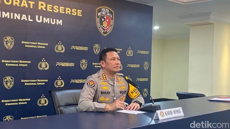 Polda Metro Jaya Pastikan Penanganan Laporan Pandji Pragiwaksono Profesional dan Transparan Polda Metro Jaya Pastikan Penanganan Laporan Pandji Pragiwaksono Profesional dan Transparan