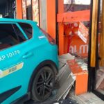 Taksi Listrik Tanpa Sopir Tabrak Restoran di Tangerang, Kerugian Capai Rp 4 Juta