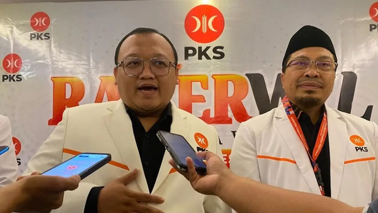 Foto: Sekjen Dpp Pks Muhammad Kholid (kiri). (foto: Istimewa)
