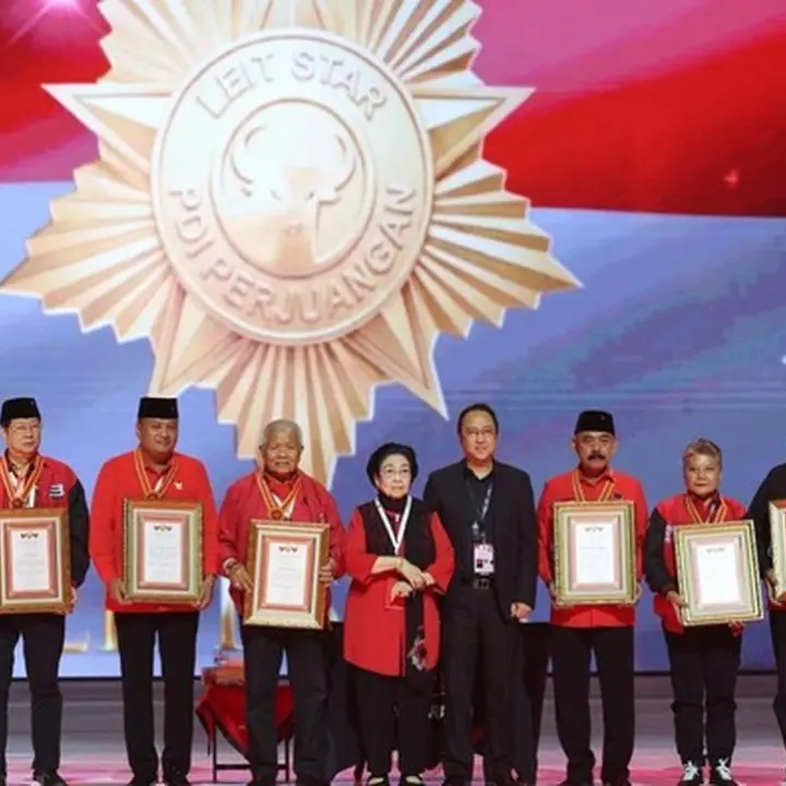 PDIP Beri Penghargaan ‘Leit Star’ kepada Enam Tokoh Senior di Rakernas HUT ke-53