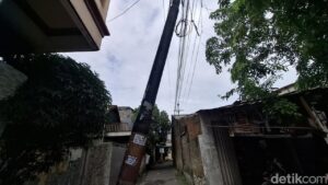 Tradisi Unik Pukulan Tiang Listrik: Penanda Waktu dan Keamanan di Malam Hari Jakarta