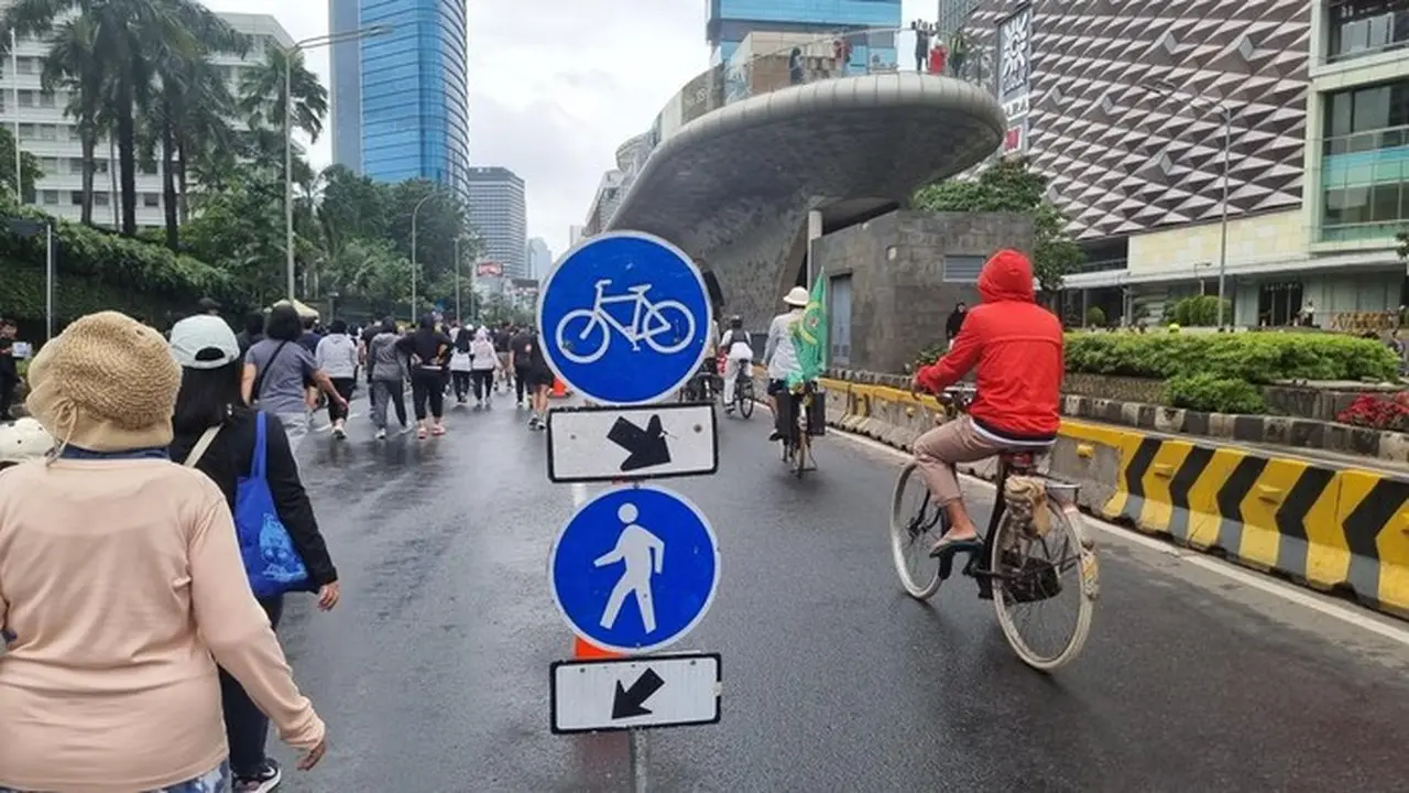 Rambu Pemisah Pesepeda Dan Pejalan Kaki Di Car Free Day Bundaran Hi. (taufiq Syarifudin/detikcom)