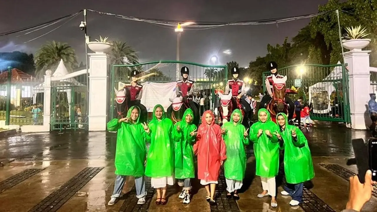 Foto: Hadirkan Pelayanan Humanis, Polisi Berkuda Sapa Warga Di Monas, Rabu (31/12/2025) Malam. (dok. Istimewa)