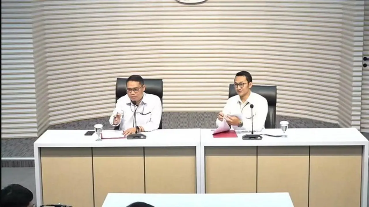 Plt Deputi Penindakan Dan Eksekusi Kpk Asep Guntur Rahayu Dan Jubir Kpk Budi Prasetyo Dalam Jumpa Pers Kasus Ott Pejabat Pajak Jakut. (foto: Youtube Kpk)