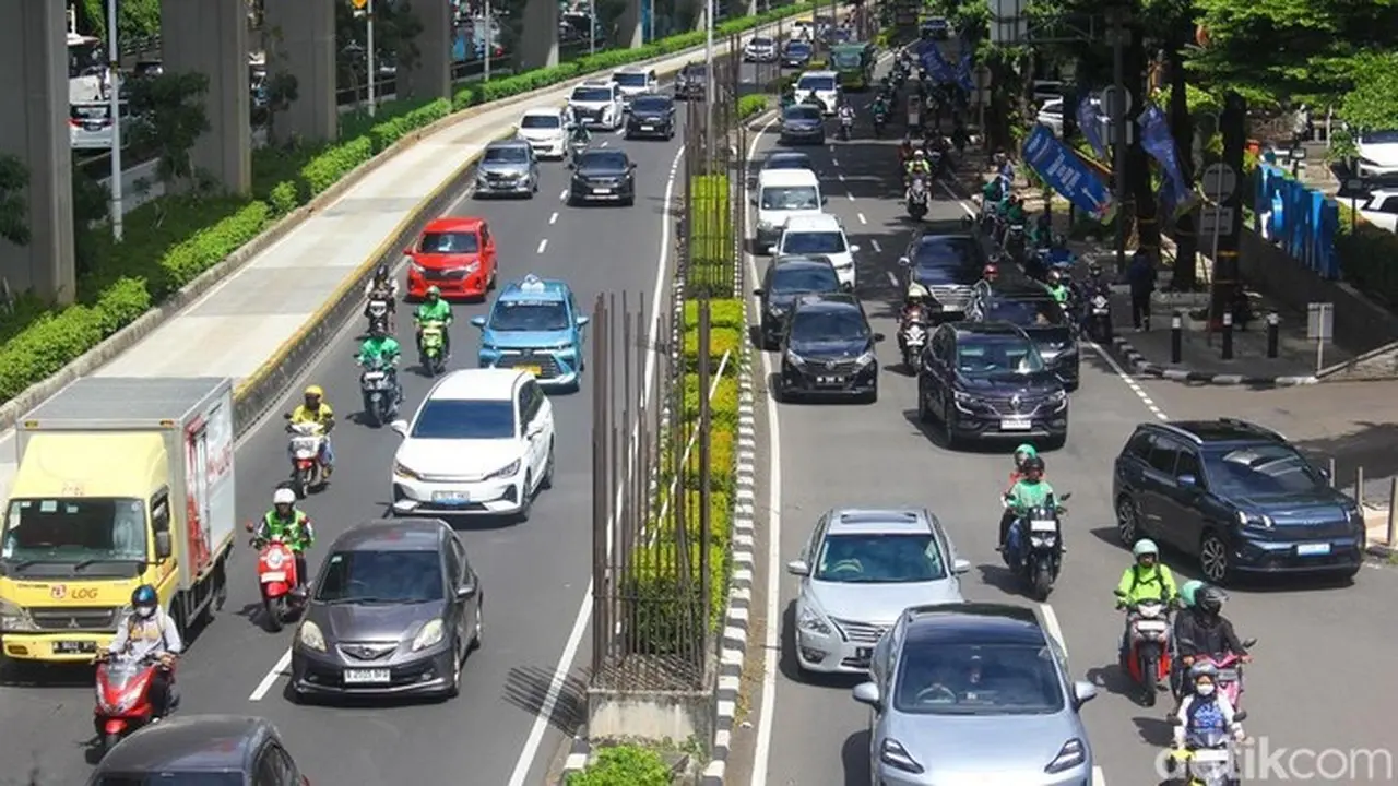 Tiang Monorel Mangkrak Jakarta Menanti Pembongkaran. (foto: Mohammad Farrel/detikfoto)