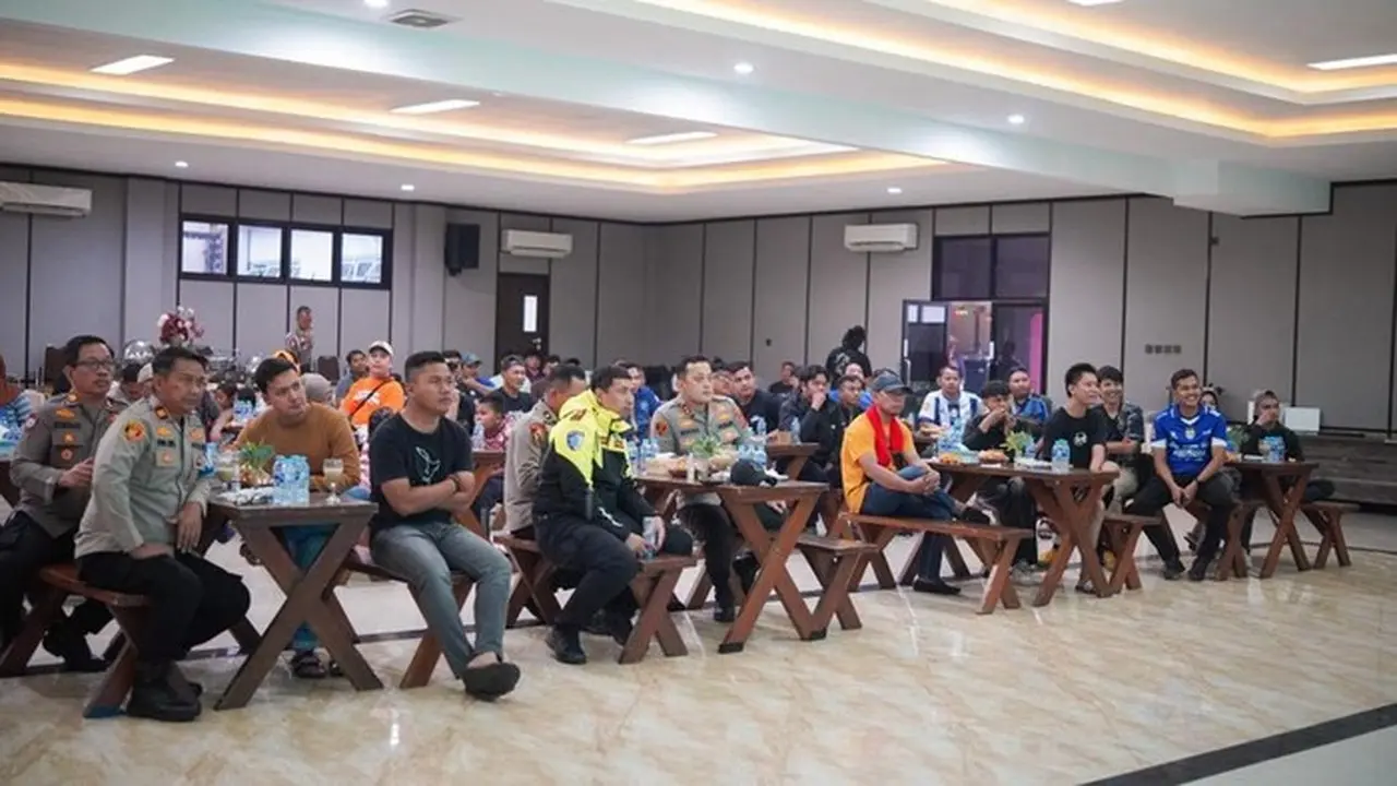 Foto: Polres Bogor Menggelar Nonton Bareng Untuk Meredam Rivalitas Suporter Persib Dan Persija. (dok.istimewa)