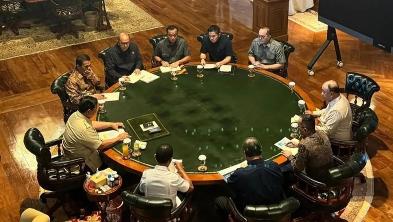 Foto: Prabowo Ratas Bareng Menteri Di Hambalang, Minggu (11/1/2025) (dok. Instagram Sekretariat Kabinet)