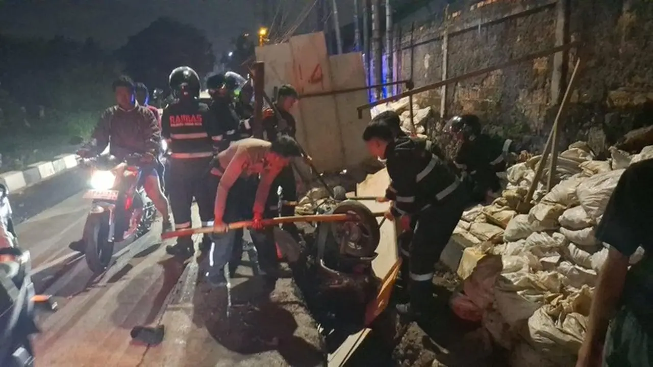 Foto: Muhamad Jidan Dikeroyok Rombongan Pemotor Di Bogor, Hingga Jatuh Ke Lubang Galian. (solihin/detikcom)