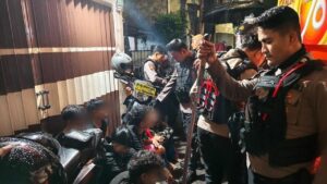 7 Remaja Diamankan di Jakbar Diduga Hendak Tawuran, Celurit dan Corbek Disita