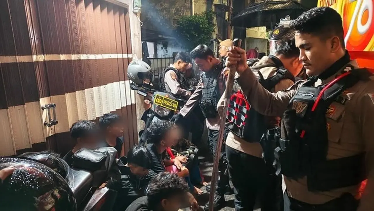 Foto: Polisi Menangkap Tujuh Remaja Yang Hendak Tawuran Di Jakarta Barat. (dok.istimewa)