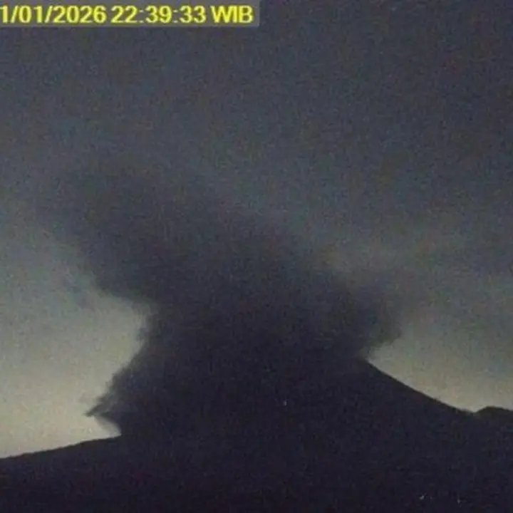 Gunung Semeru Kembali Erupsi Dahsyat, Luncurkan Awan Panas Sejauh 5 Kilometer