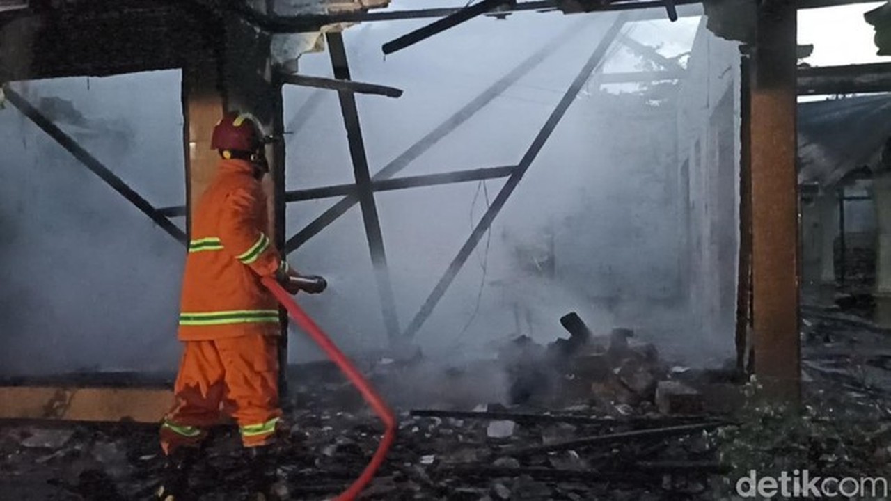 Pria Tulungagung Bakar Rumah Kekasih Usai Cekcok, Menyerah Karena Kunci Mobil Hilang