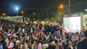 Malam Tahun Baru di Pengungsian Tapsel: Manortor Bersama Warga Hingga Nonton Film Bersama Presiden