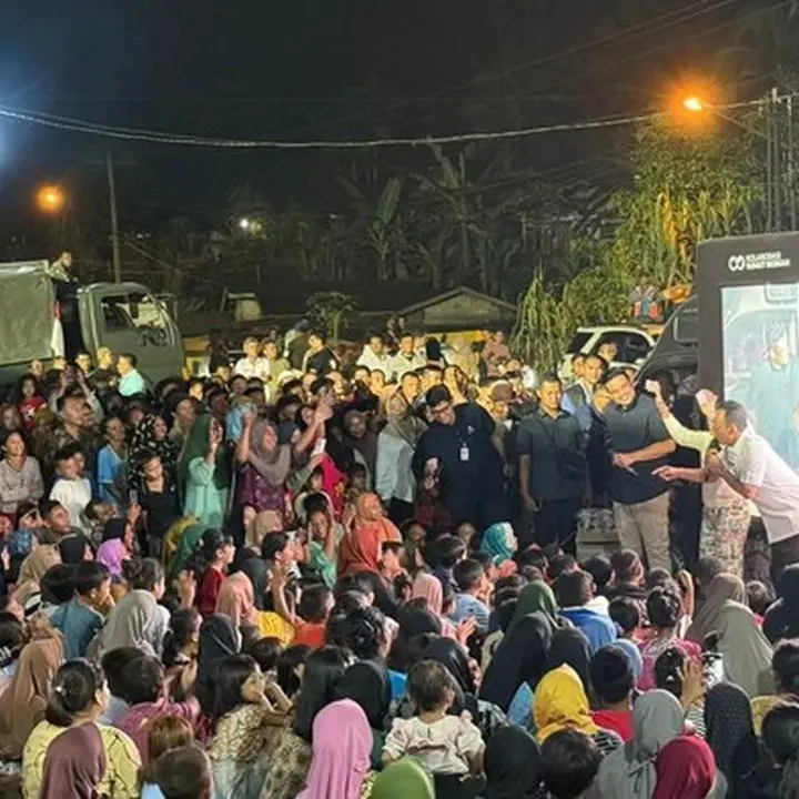 Malam Tahun Baru di Pengungsian Tapsel: Manortor Bersama Warga Hingga Nonton Film Bersama Presiden