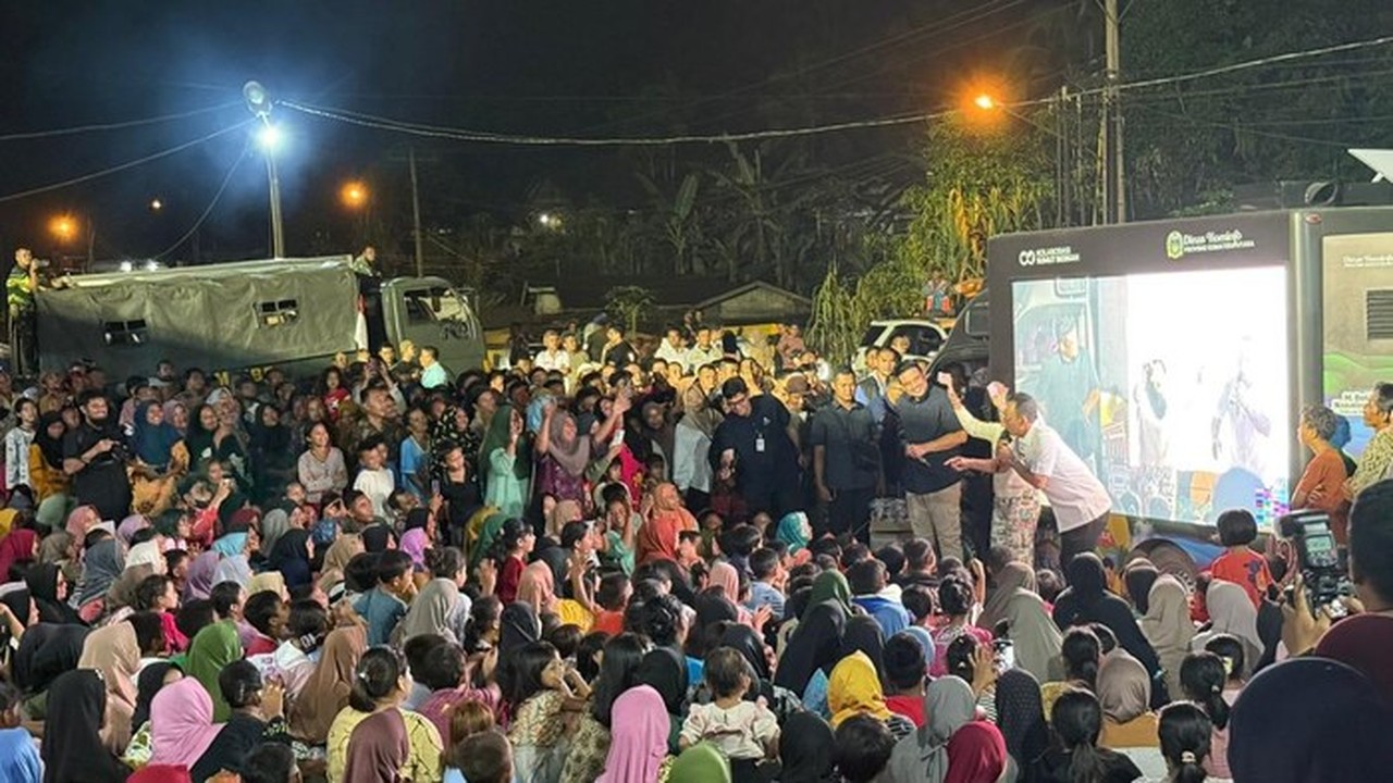 Malam Tahun Baru di Pengungsian Tapsel: Manortor Bersama Warga Hingga Nonton Film Bersama Presiden