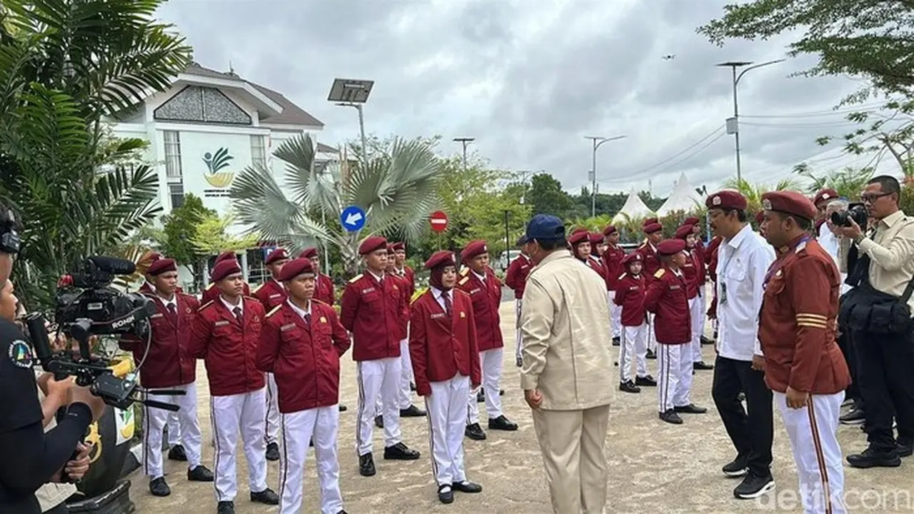 Foto: Presiden Prabowo Tiba Di Sekolah Rakyat Banjarbaru (eva Savitri/detikcom)