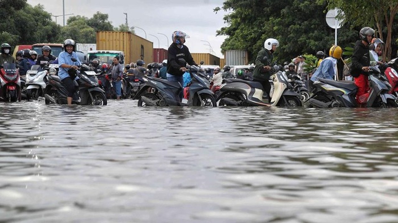 Hujan Deras, Enam RT di Jakarta Terendam Banjir, BPBD DKI Lakukan Penanganan