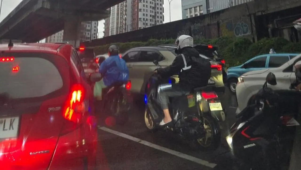 Lalin Macet Di Jl Pangeran Antasari Jakarta Selatan Arah Blok M (foto: Audrey Santoso/detikcom)