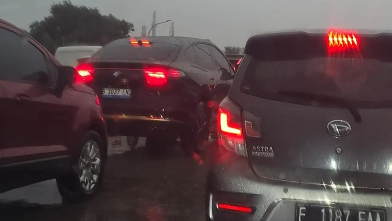 Lalin Di Tol Desari Macet (foto: Audrey Santoso/detikcom)