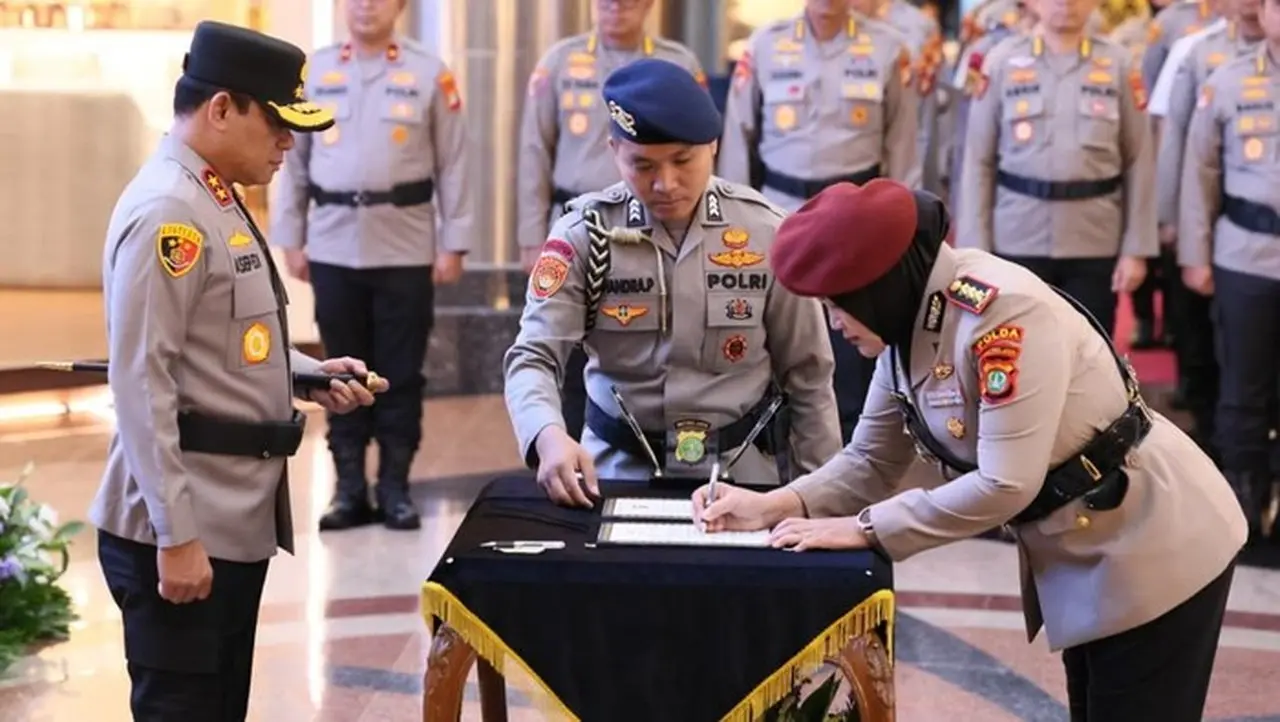 Foto: Kapolda Metro Jaya Irjen Asep Edi Suheri Melantik Kombes Rita Wulandari Sebagai Direktur Ppa Dan Ppo Pertama Di Polda Metro Jaya. (dok. Istimewa)