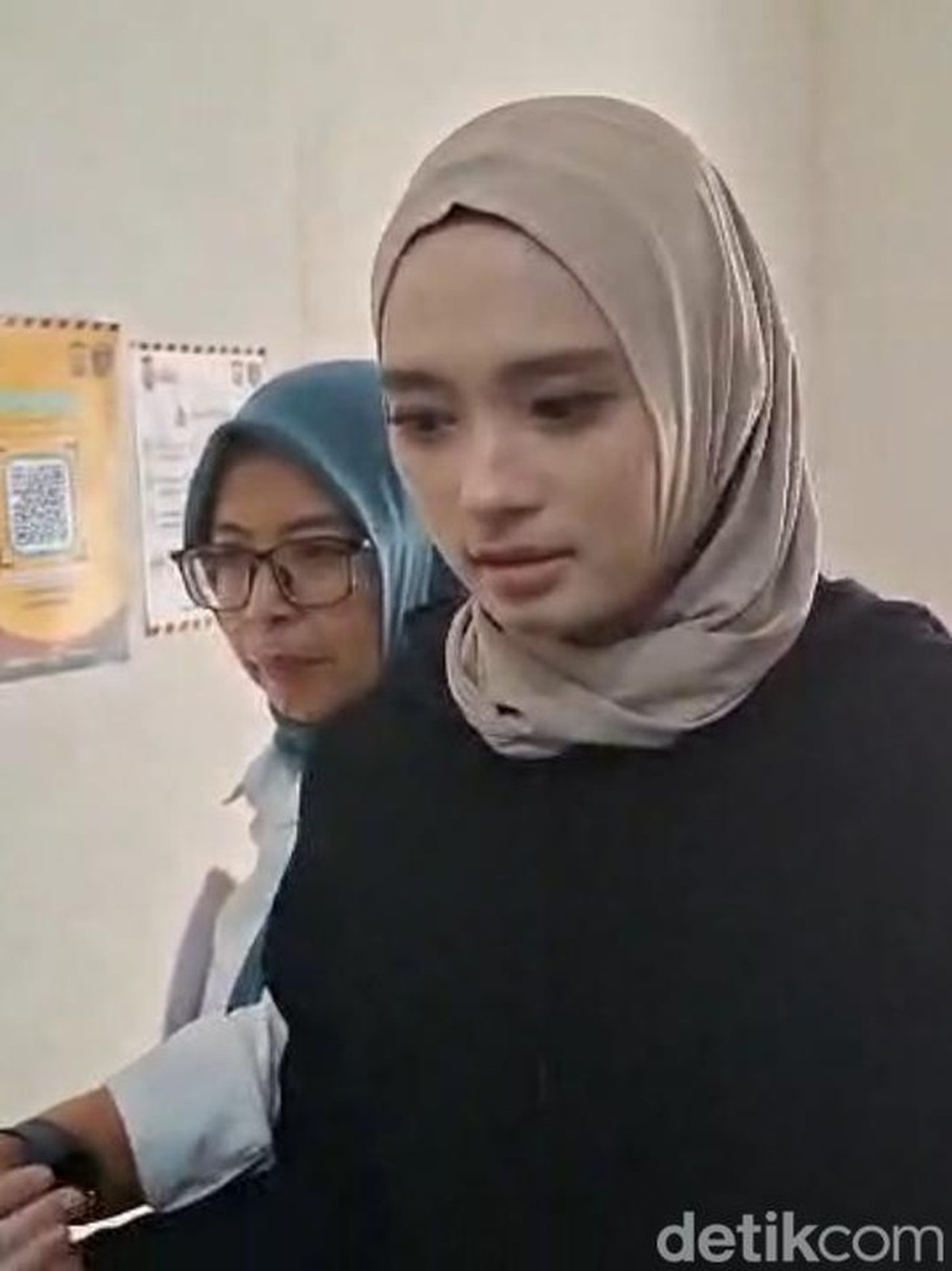 Inara Rusli Cabut Laporan Penipuan, Pengacara Sebut Ada Peran Buya Yahya Inara Rusli Cabut Laporan Penipuan, Pengacara Sebut Ada Peran Buya Yahya