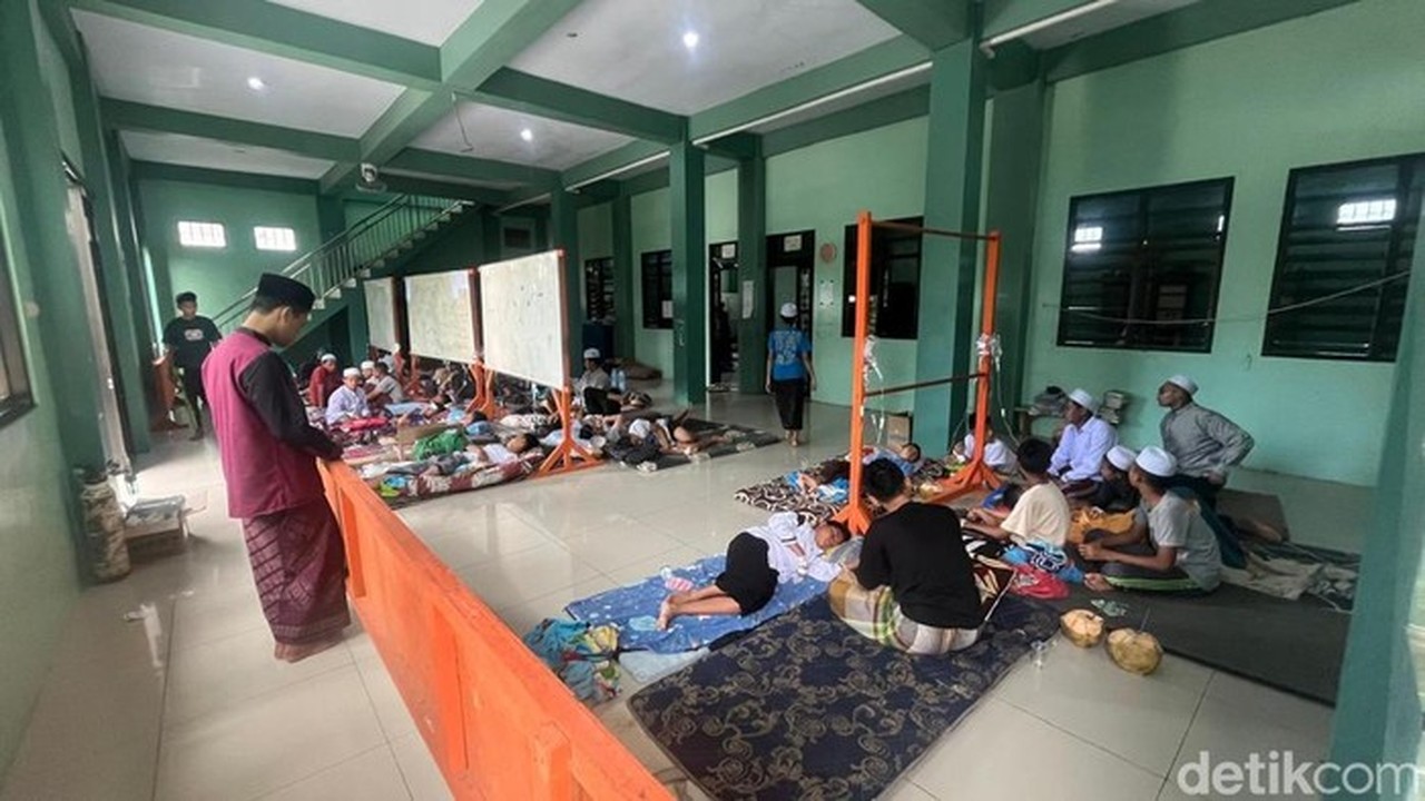 261 Pelajar Mojokerto Diduga Keracunan Makan Bergizi Gratis, Dapur MBG Dihentikan Sementara