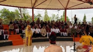 Prabowo Subianto Resmikan 166 Sekolah Rakyat di Banjarbaru, Tonton Musik Tradisional Bersama Siswa