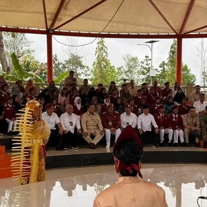 Prabowo Subianto Resmikan 166 Sekolah Rakyat di Banjarbaru, Tonton Musik Tradisional Bersama Siswa
