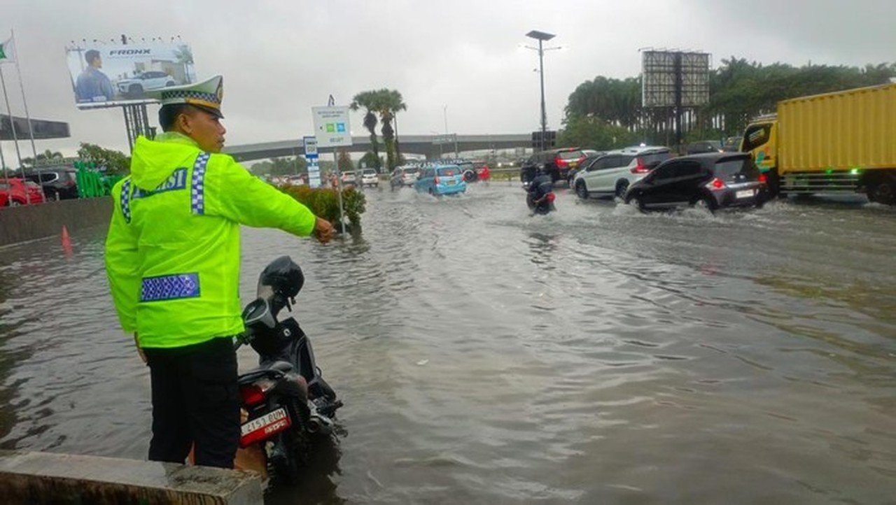 Banjir di Kawasan Bandara Soekarno-Hatta Akibatkan Kemacetan Parah