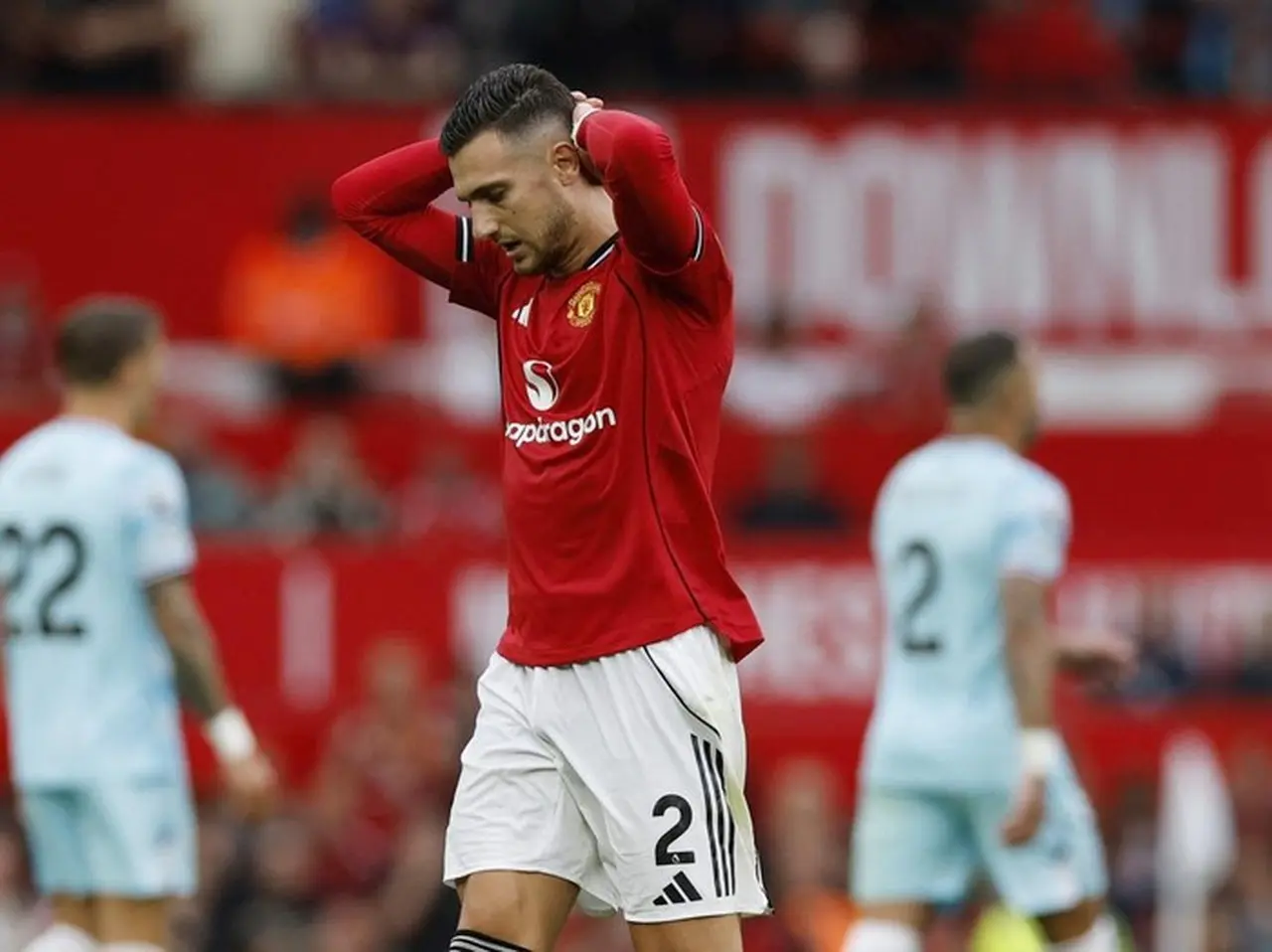 Manchester United Terus Beradaptasi Dengan Manajer Baru, Diogo Dalot Kesulitan. (foto: Action Images Via Reuters/jason Cairnduff)