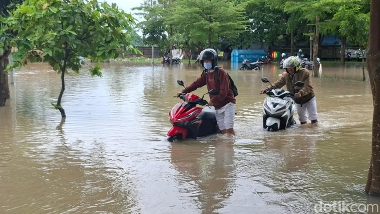 Area Parkiran Di Rsud Kota Serang Terendam Banjir. (arief Ikhsanudin/detikcom)