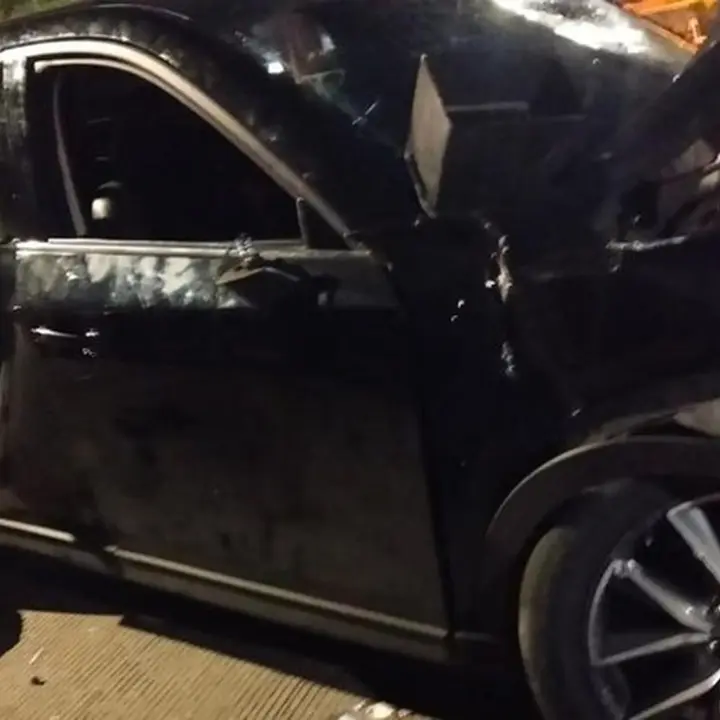Mobil Tabrak Lari Tiga Motor dan Pejalan Kaki, Berakhir Terserempet Kereta Api di Jakarta Utara