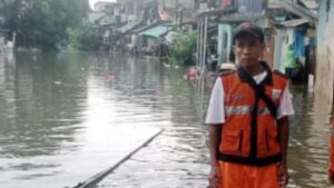 Banjir Luapan Kali Item Rendam Ratusan Rumah, Warga Pademangan Timur Mengungsi