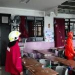 Plafon SDN Pademangan Timur Roboh Akibat Hujan Deras Saat Siswa Santap MBG