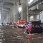 Genangan Air Lumpuhkan Jalan Boulevard Barat Kelapa Gading, Lalin Tersendat Parah Akibat Motor Mogok
