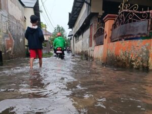 Tiga Perumahan di Bekasi Terendam Banjir Akibat Hujan Deras, Air Capai 30 Cm