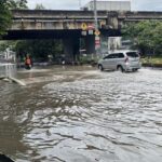 Banjir Jembatan Tiga Jakarta Utara Surut, Kendaraan Mulai Bisa Melintas Kembali