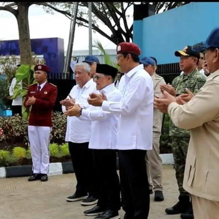 Momen Spesial: Prabowo Subianto Nyanyikan ‘Selamat Ulang Tahun’ untuk Siswi Sekolah Rakyat