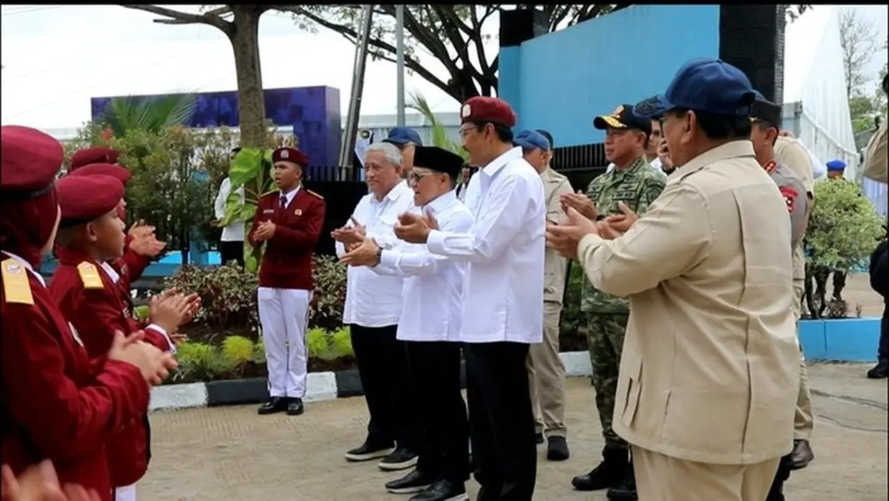 Prabowo Nyanyi 'selamat Ulang Tahun' Buat Siswi Sekolah Rakyat (dok. Badan Komunikasi Kepresidenan)