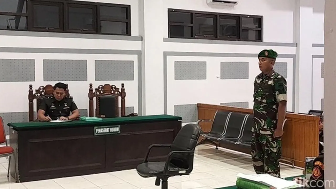 Terdakwa Serma Tda Menjalani Sidang Di Pengadilan Militer I 02 Medan. (nizar Aldi/detiksumut)