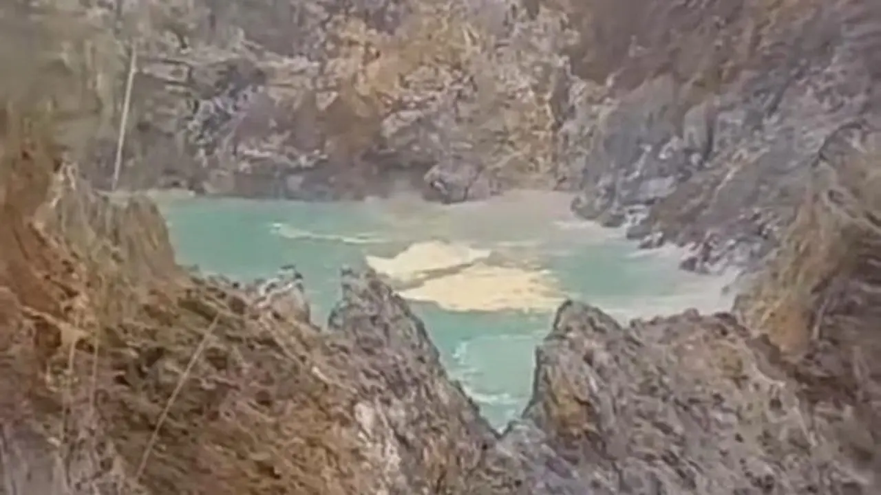 Viral Suara Gemuruh Pada Salah Satu Dari Tiga Danau Di Gunung Kelimutu, Ende, Ntt. (dok. Tangkapan Layar Instagram ntt.update)