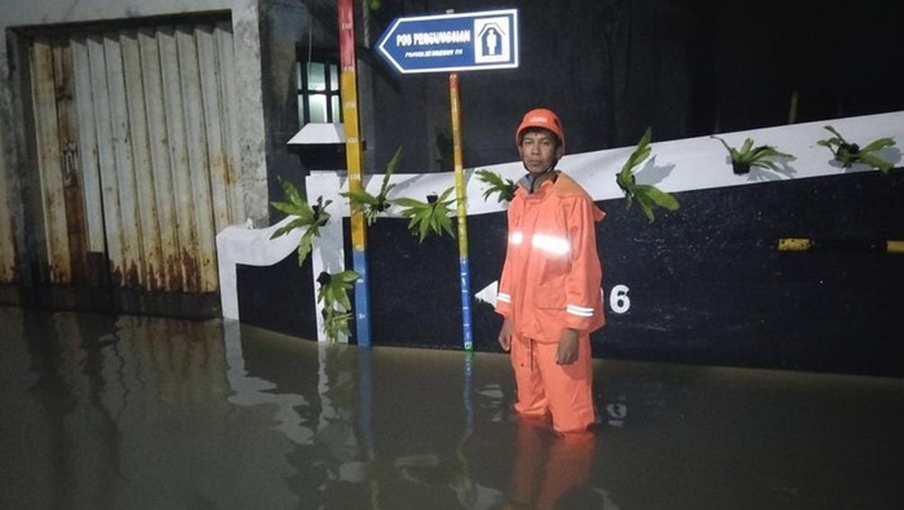 Banjir Jakarta Malam Ini: 59 RT dan 30 Ruas Jalan Masih Terendam Akibat Hujan Tinggi Banjir Jakarta Malam Ini: 59 RT dan 30 Ruas Jalan Masih Terendam Akibat Hujan Tinggi